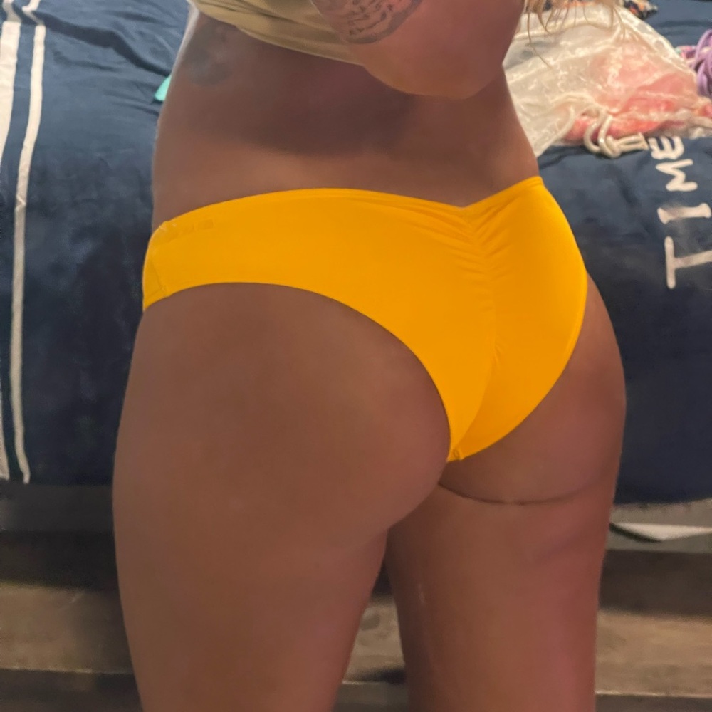 1 Bikini bottoms
